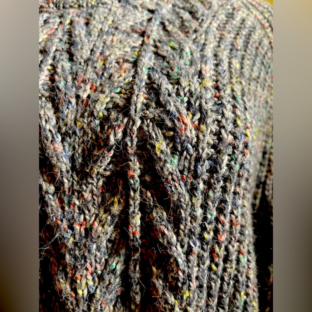 womans sweater - Picture 2 of 2